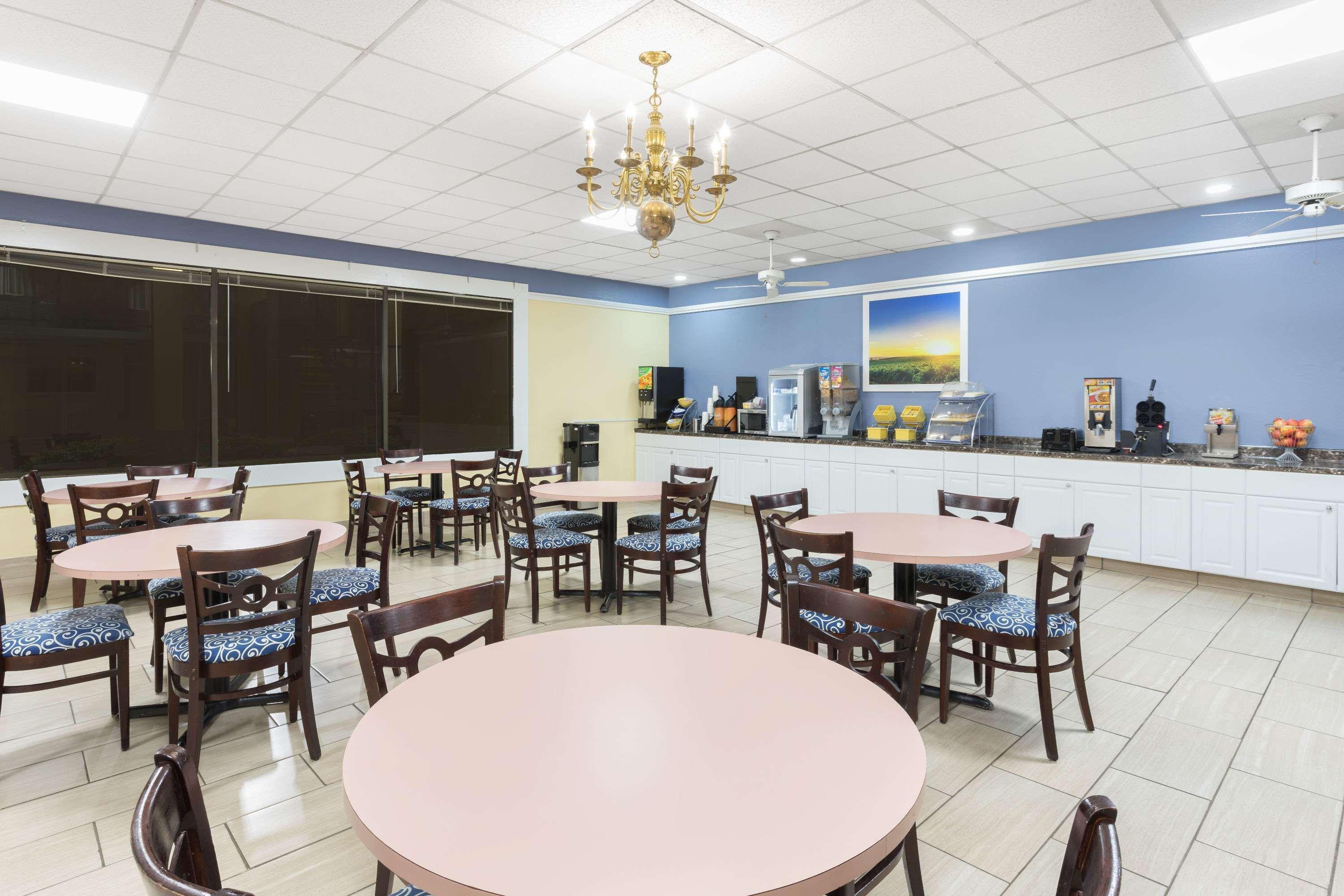 Days Inn By Wyndham Orangeburg South Εξωτερικό φωτογραφία