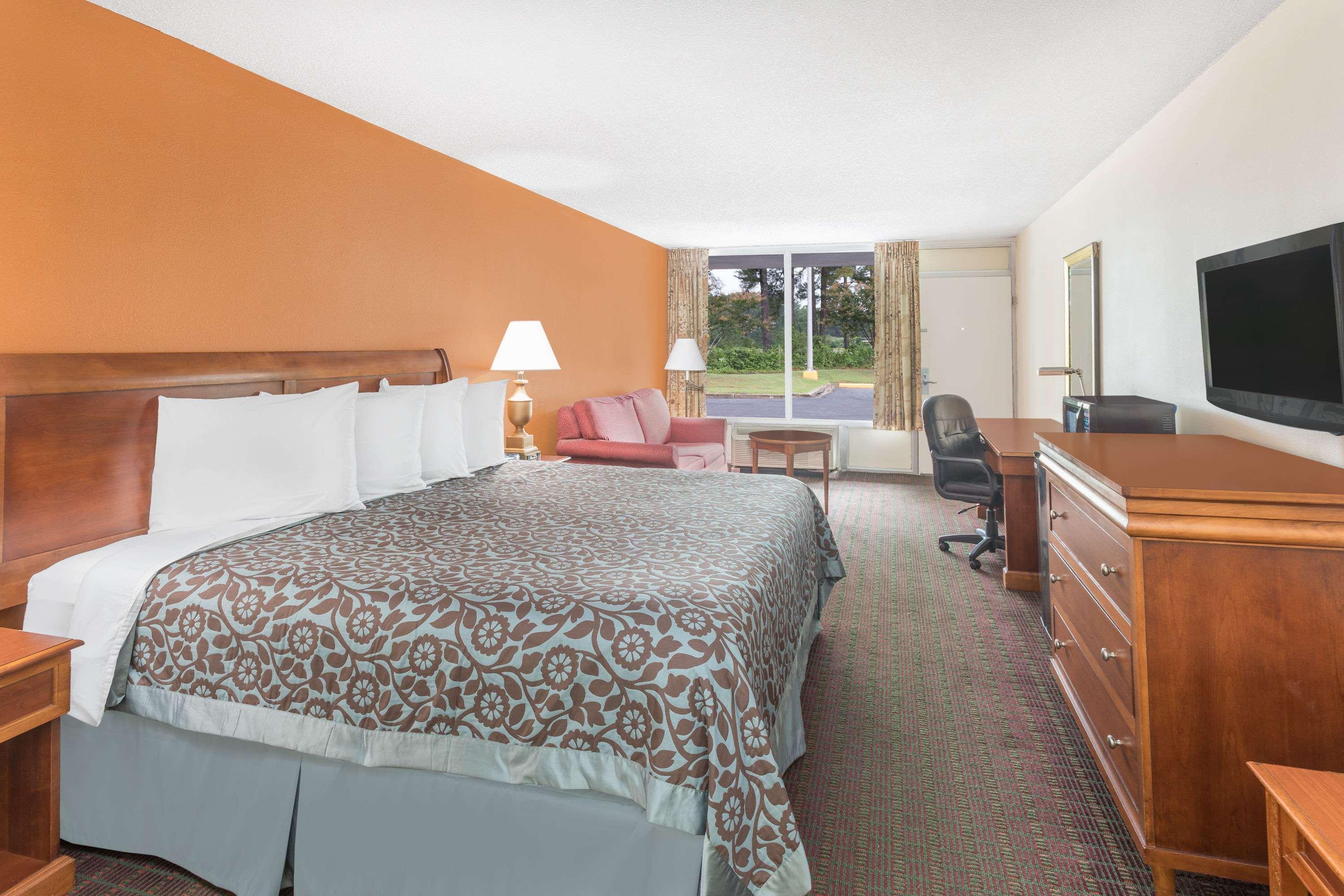 Days Inn By Wyndham Orangeburg South Εξωτερικό φωτογραφία
