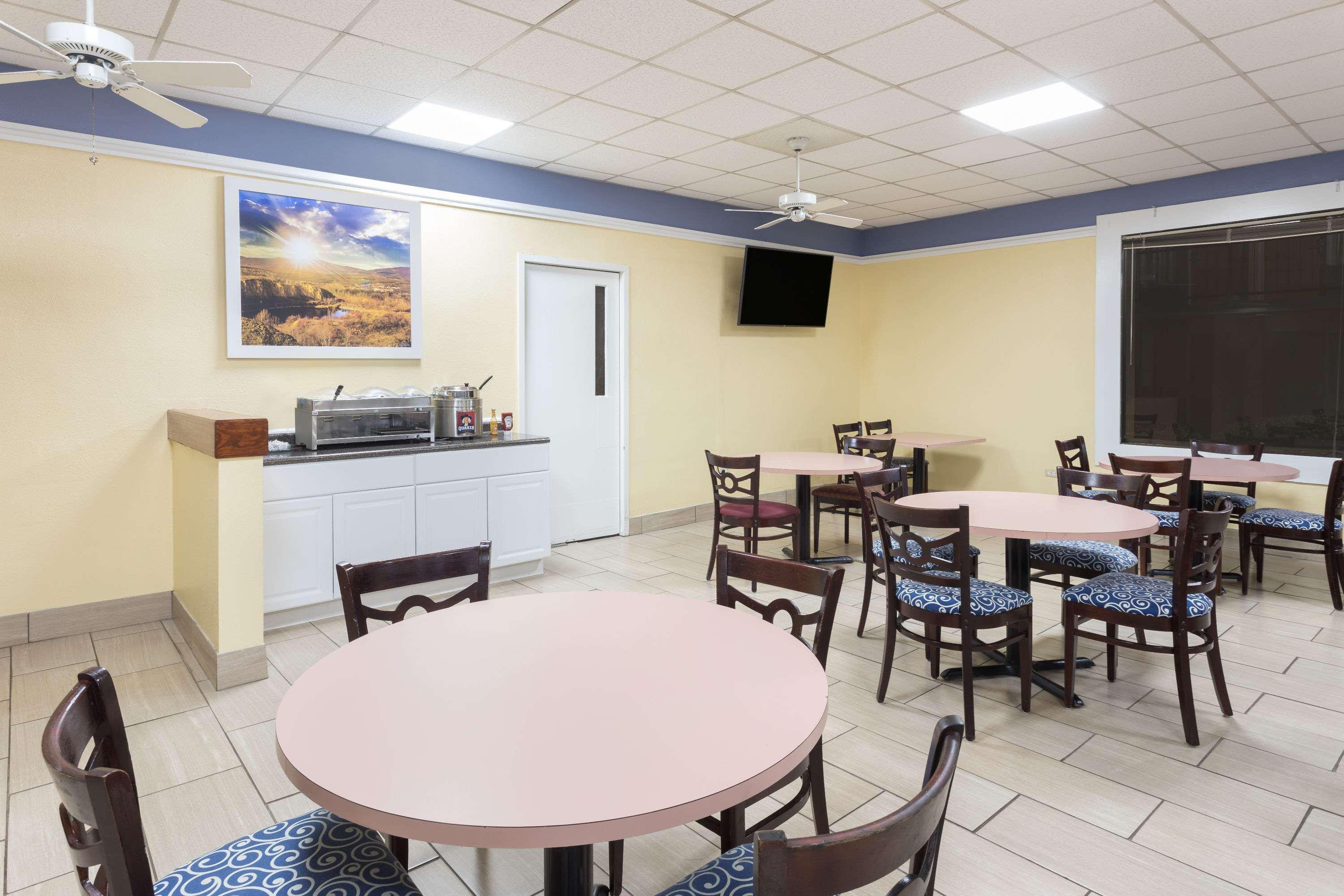 Days Inn By Wyndham Orangeburg South Εξωτερικό φωτογραφία