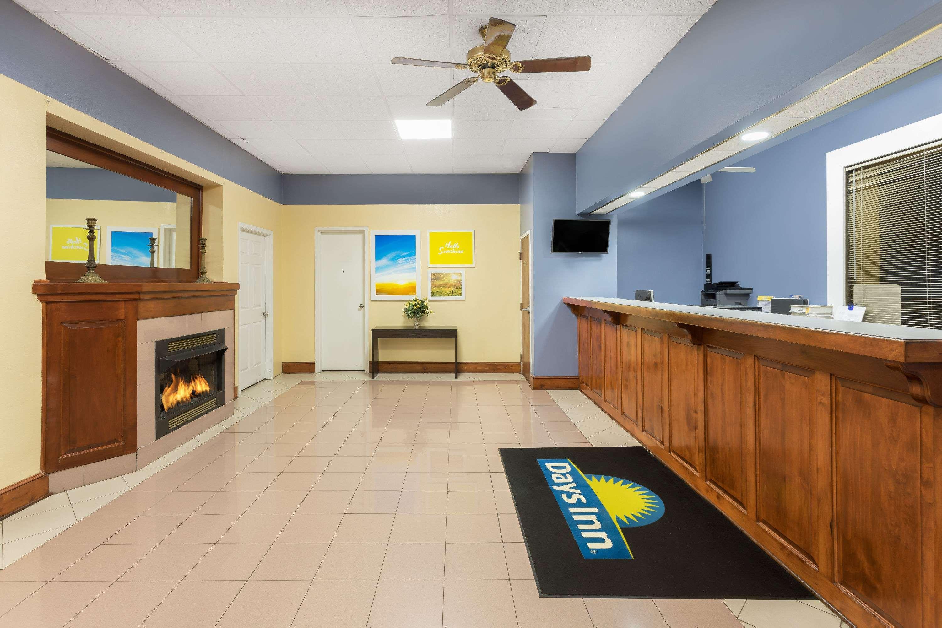 Days Inn By Wyndham Orangeburg South Εξωτερικό φωτογραφία